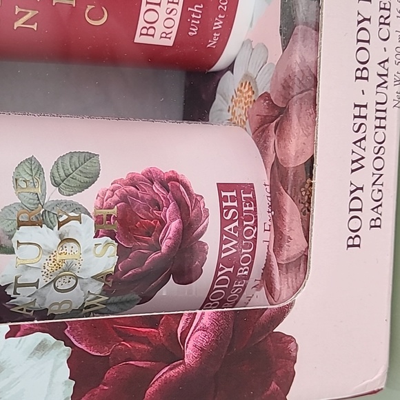 Made in Italy Rose Bouquet Shea butter & Natural Extract Box Set Brand New - Picture 2 of 10